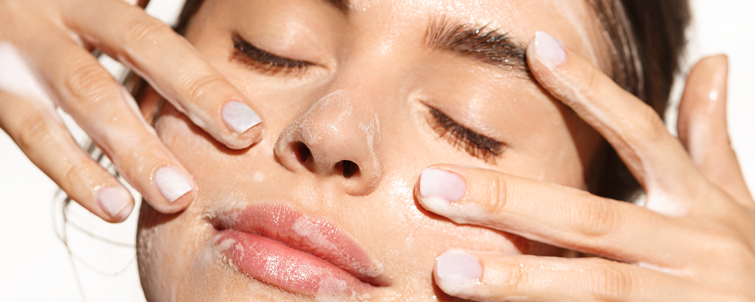 The Ultimate Guide to Deep Cleansing Face Washes for Dry and Sensitive Skin