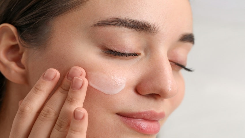 Dry and Flaky Skin Problems? Here’s Why It Happens and How to Fix It